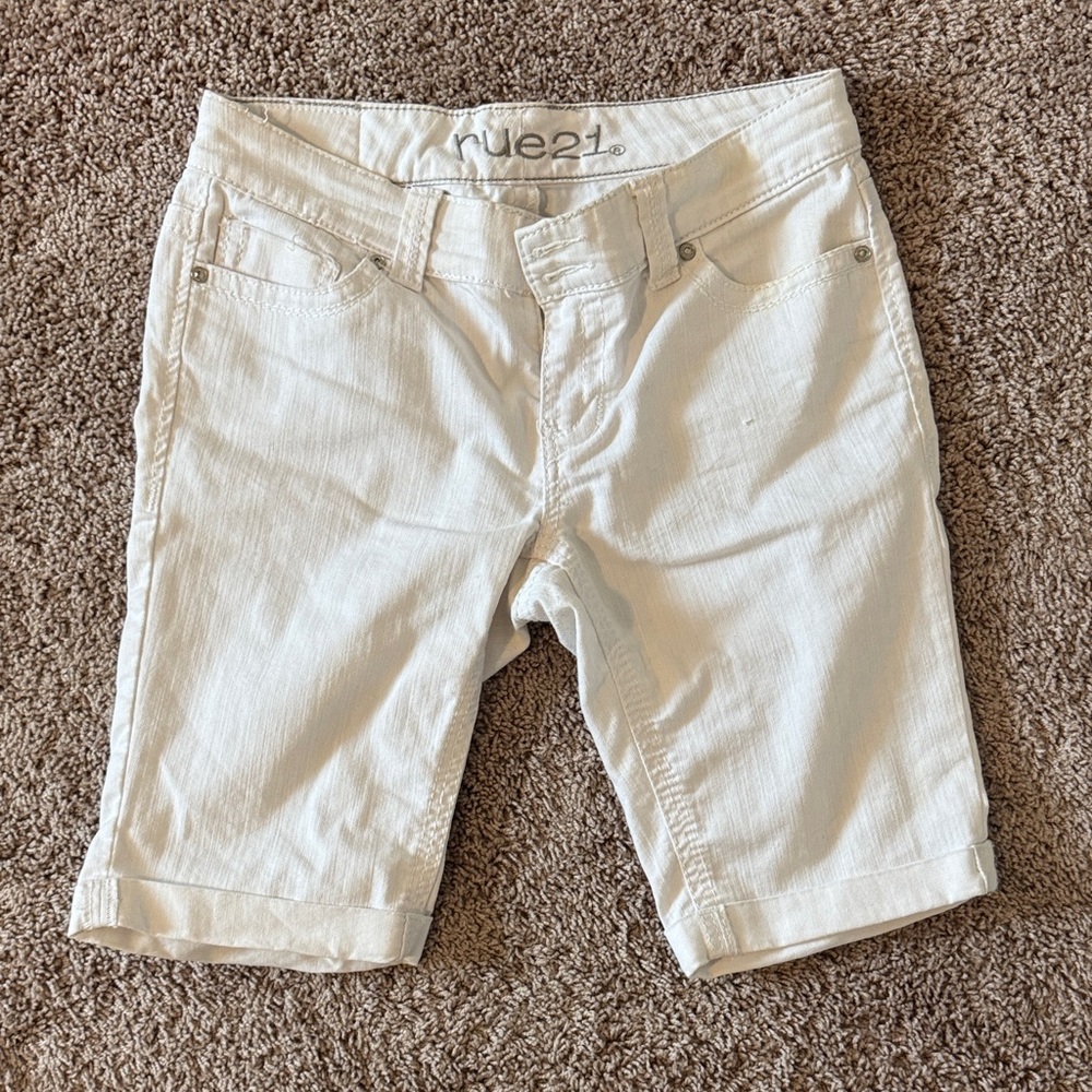 Rue21 White Women's Bermuda Shorts